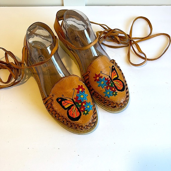 Butterfly Embroidered Artisan Leather Roman Sandals - Picture 2 of 13